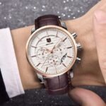 ⁦Montre Homme BENYAR 5104 Chronographe – Cadran Blanc, Or Rose, Cuir Marron Foncé⁩ - الصورة ⁦3⁩