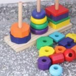 ⁦Tour arc-en-ciel à 3 colonnes – Montessori⁩ - الصورة ⁦5⁩