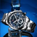 ⁦Montre Homme CURREN 83055 Chronographe – Cadran Bleu, Bracelet Acier Argenté⁩ - الصورة ⁦3⁩