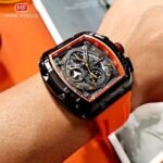 ⁦Montre Homme MINI FOCUS MF0399 Chronographe Tonneau – Boîtier Noir, Bracelet Orange⁩ - الصورة ⁦2⁩