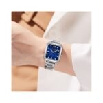 ⁦Montre Femme MINI FOCUS MF0472L Rectangulaire – Argentée, Cadran Bleu⁩ - الصورة ⁦4⁩