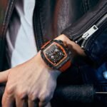 ⁦Montre Homme MINI FOCUS MF0399 Chronographe Tonneau – Boîtier Noir, Bracelet Orange⁩ - الصورة ⁦3⁩