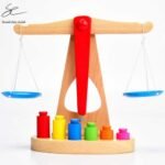 ⁦Balance d'équilibre en bois – plateaux et poids⁩ - الصورة ⁦5⁩