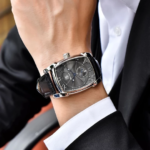⁦Montre Homme BENYAR 5114 – Boîtier Tonneau Argenté, Cadran Noir, Cuir Noir⁩ - الصورة ⁦8⁩