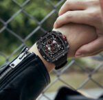 ⁦Montre Homme MINI FOCUS MF0399 Chronographe Tonneau – Noir, Touches Rouges⁩ - الصورة ⁦10⁩