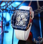 ⁦Montre Homme CURREN 8442 – Boîtier Carré Bleu Ajouré, Bracelet Silicone Blanc⁩ - الصورة ⁦2⁩