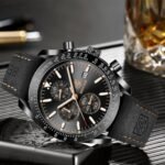 ⁦Montre Homme BENYAR 5140 Chronographe – Boîtier Effet Carbone, Cuir Noir⁩ - الصورة ⁦2⁩
