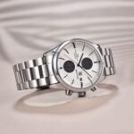 ⁦Montre Homme BENYAR 51087 Chronographe – Cadran Blanc et Compteurs Noirs, Acier⁩ - الصورة ⁦4⁩