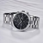 ⁦Montre Homme BENYAR 51087 Chronographe – Cadran Noir et Compteurs Argentés, Acier⁩ - الصورة ⁦2⁩