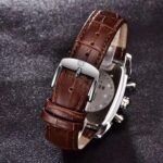 ⁦Montre Homme BENYAR 5113 Chronographe – Boîtier Tonneau Argenté, Cadran Blanc, Cuir Marron⁩ - الصورة ⁦4⁩