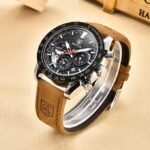 ⁦Montre Homme BENYAR 51075 – Cadran Noir Ajouré, Bracelet Cuir Camel⁩ - الصورة ⁦2⁩