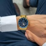 ⁦Montre Homme MINI FOCUS MF0218 Chronographe – Doré, Cadran Bleu⁩ - الصورة ⁦2⁩