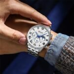 ⁦Montre Homme CURREN 8427 – Cadran Blanc, Aiguilles Bleues, Bracelet Acier⁩ - الصورة ⁦4⁩