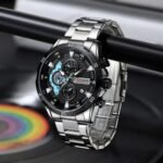 ⁦Montre Homme CURREN 8402 Chronographe – Cadran Noir et Bleu Ciel, Bracelet Acier⁩ - الصورة ⁦2⁩