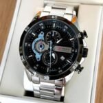⁦Montre Homme CURREN 8402 Chronographe – Cadran Noir et Bleu Ciel, Bracelet Acier⁩ - الصورة ⁦4⁩