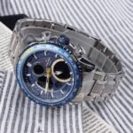 ⁦Montre Homme NAVIFORCE NF9182 Analogique-Digitale – Cadran Bleu, Touches Jaunes, Acier⁩ - الصورة ⁦4⁩