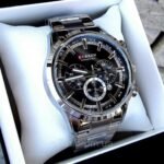 ⁦Montre Homme CURREN 83055 Chronographe – Cadran Noir, Bracelet Acier Argenté⁩ - الصورة ⁦2⁩