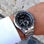 ⁦Montre Homme CURREN 83055 Chronographe – Cadran Noir, Bracelet Acier Argenté⁩ - الصورة ⁦5⁩