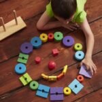 ⁦Tour arc-en-ciel à 3 colonnes – Montessori⁩ - الصورة ⁦2⁩