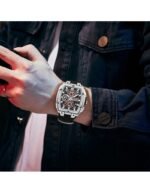 ⁦Montre Homme MINI FOCUS MF0602G Chronographe Carré – Boîtier Argenté, Bracelet Noir⁩ - الصورة ⁦4⁩