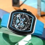 ⁦Montre Homme CURREN 8443 – Boîtier Tonneau Noir, Bracelet Silicone Bleu Ciel⁩ - الصورة ⁦2⁩