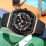 ⁦Montre Homme CURREN 8443 – Boîtier Tonneau Or Rose, Bracelet Silicone Noir⁩ - الصورة ⁦2⁩