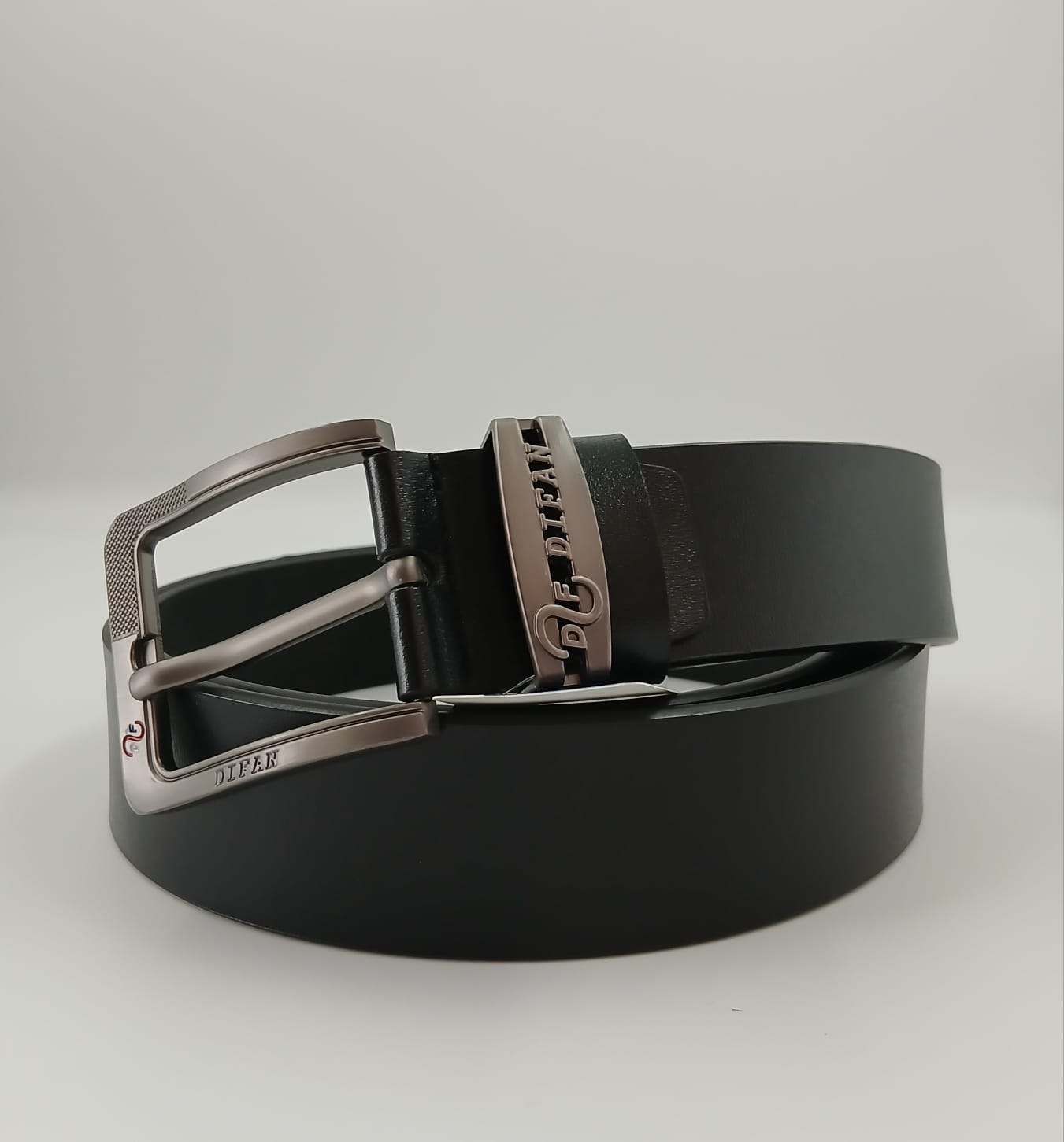 gvc.product.image_.1777665904133.2b52e1db-544e-4bdb-962a-4e3a11ab48c2.png Ceinture Homme en Cuir – Noir, Boucle Ardillon Métal (Variante) - الصورة 1