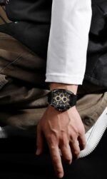 ⁦Montre Homme NAVIFORCE NF6101 Chronographe Tonneau – Noir, Accents Or Rose⁩ - الصورة ⁦3⁩