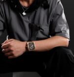 ⁦Montre Homme NAVIFORCE NF8052 Chronographe Carré – Or Rose, Silicone Noir⁩ - الصورة ⁦4⁩