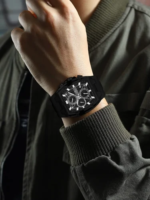 ⁦Montre Homme REWARD 832261 Chronographe – Boîtier Tonneau Tout Noir, Bracelet Silicone⁩ - الصورة ⁦5⁩