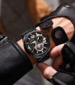 ⁦Montre Homme CURREN 8395 Chronographe – Tout Noir avec Touches Rouges, Bracelet Acier⁩ - الصورة ⁦3⁩