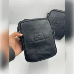 Sacoche Homme Lacoste – Finition Grainée, Noir