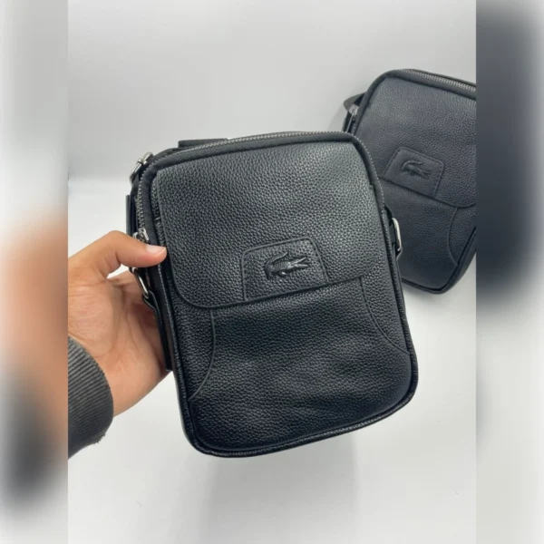 Sacoche Homme Lacoste – Finition Grainée, Noir