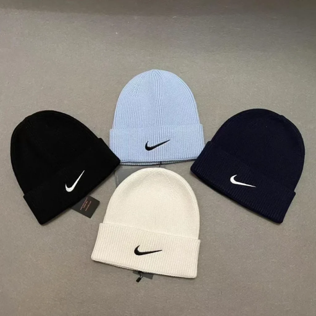 Bonnet Mixte Nike – Maille Côtelée, Swoosh Brodé, 4 Coloris