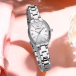 Montre Femme CURREN 9112 – Boîtier Tonneau Argenté, Cadran Blanc