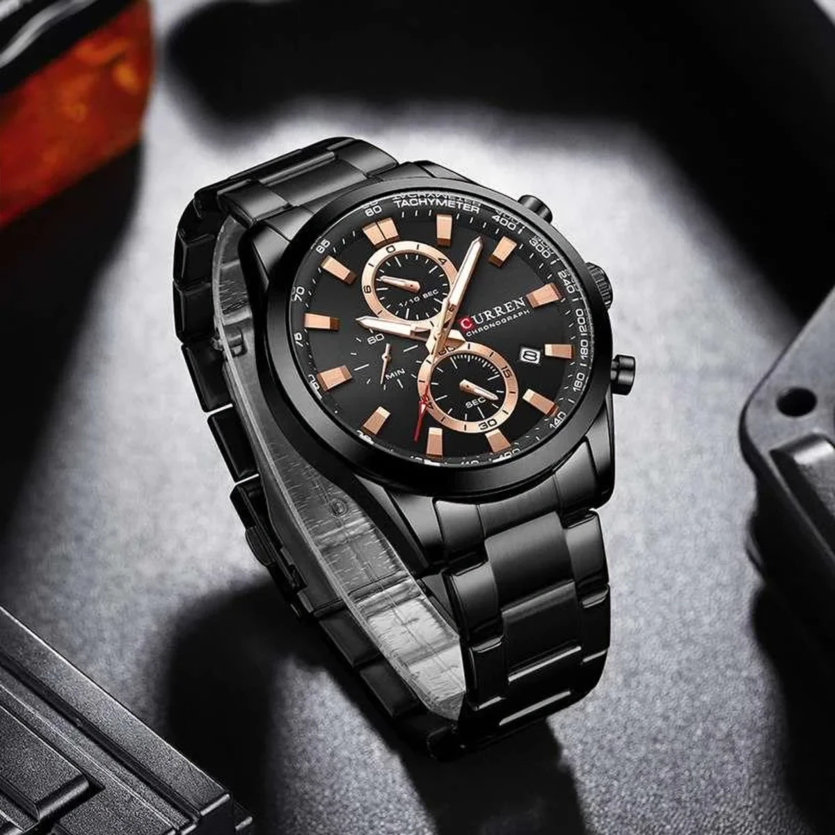 rewak-hd-6987 Montre Homme CURREN 8445 Chronographe – Noir et Or Rose, Cadran 44 mm