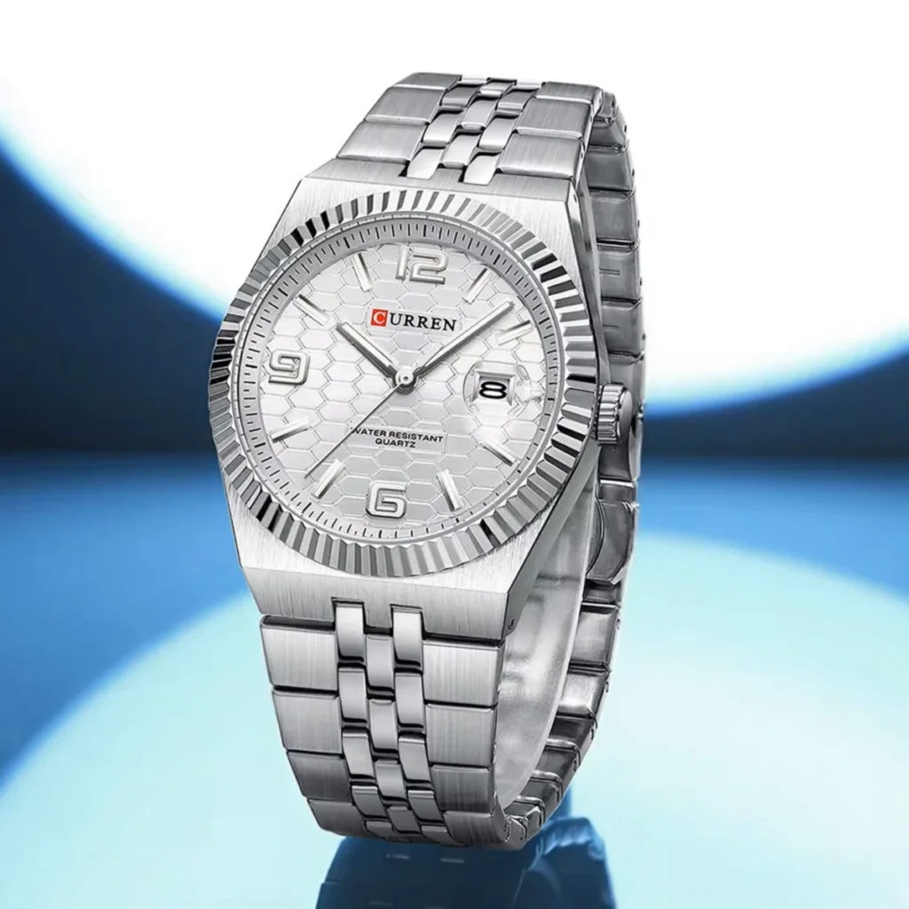 Montre Homme CURREN 8498 – Cadran Blanc Argenté, Lunette Cannelée, Tout Acier
