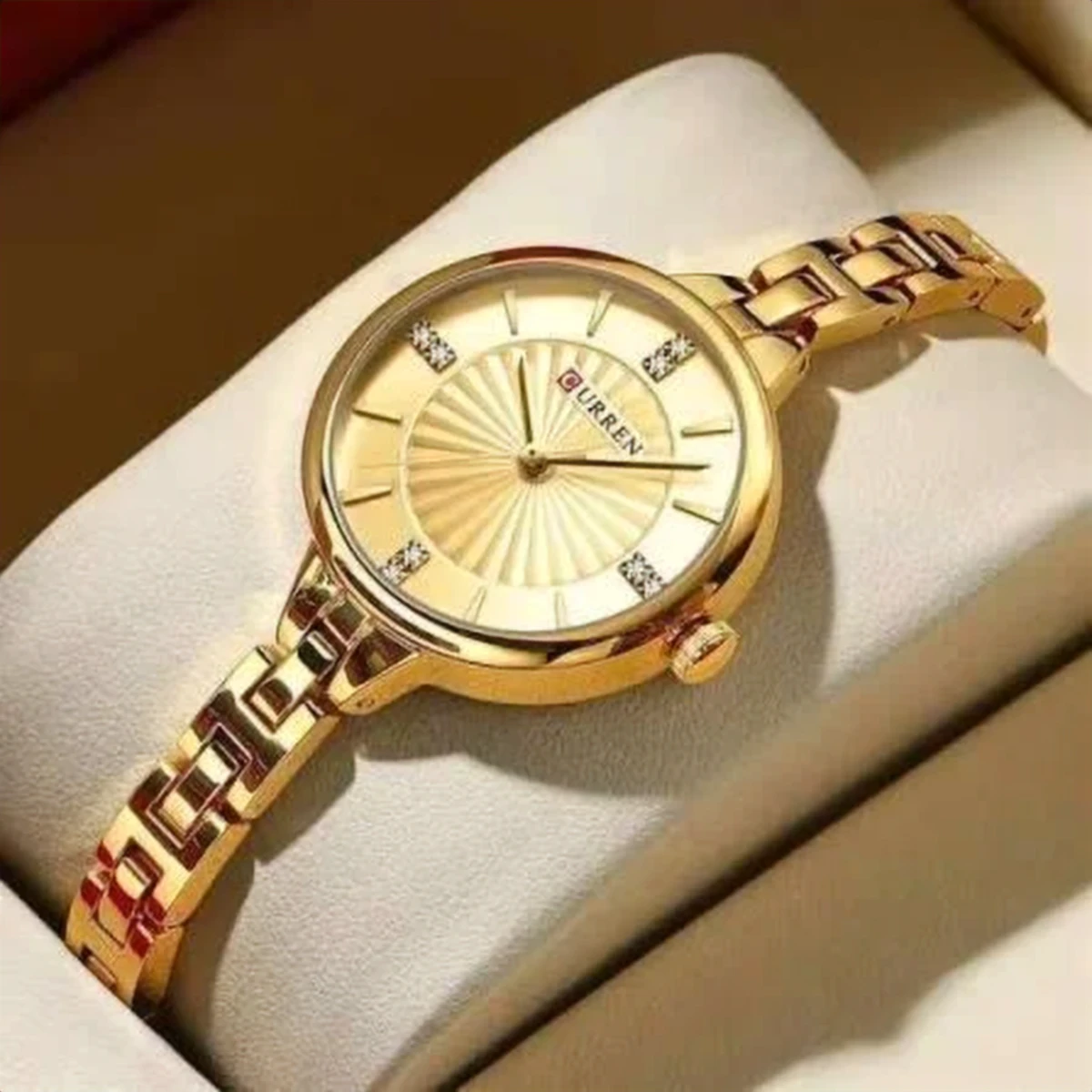 rewak-hd-7053 Montre Femme CURREN 9097 – Toute Dorée, Cadran Soleillé et Strass, Ultra Légère