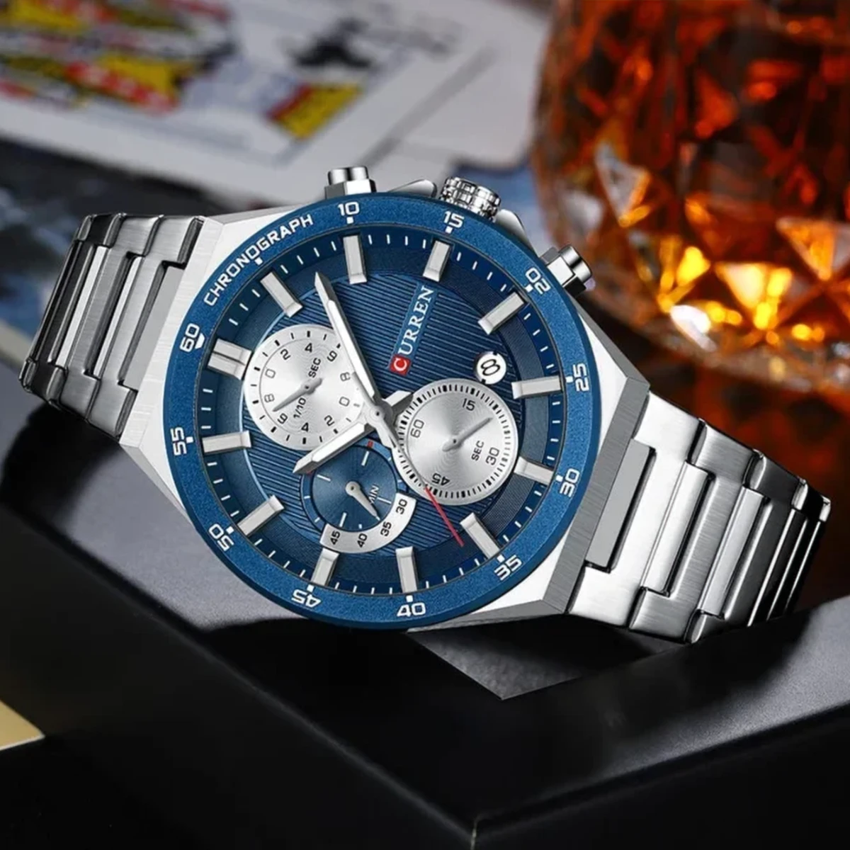 rewak-hd-7118 Montre Homme CURREN 8481 Chronographe – Cadran Bleu, Bracelet Acier Argenté