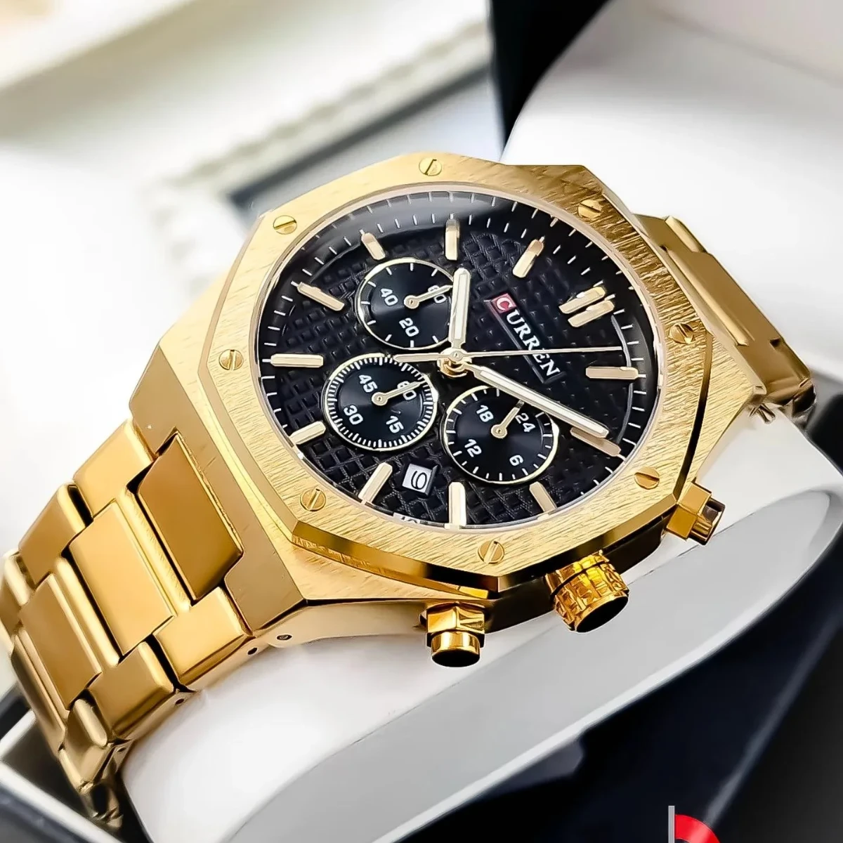 rewak-hd-7216 Montre Homme CURREN 8440 Chronographe – Boîtier Octogonal Doré, Cadran Noir