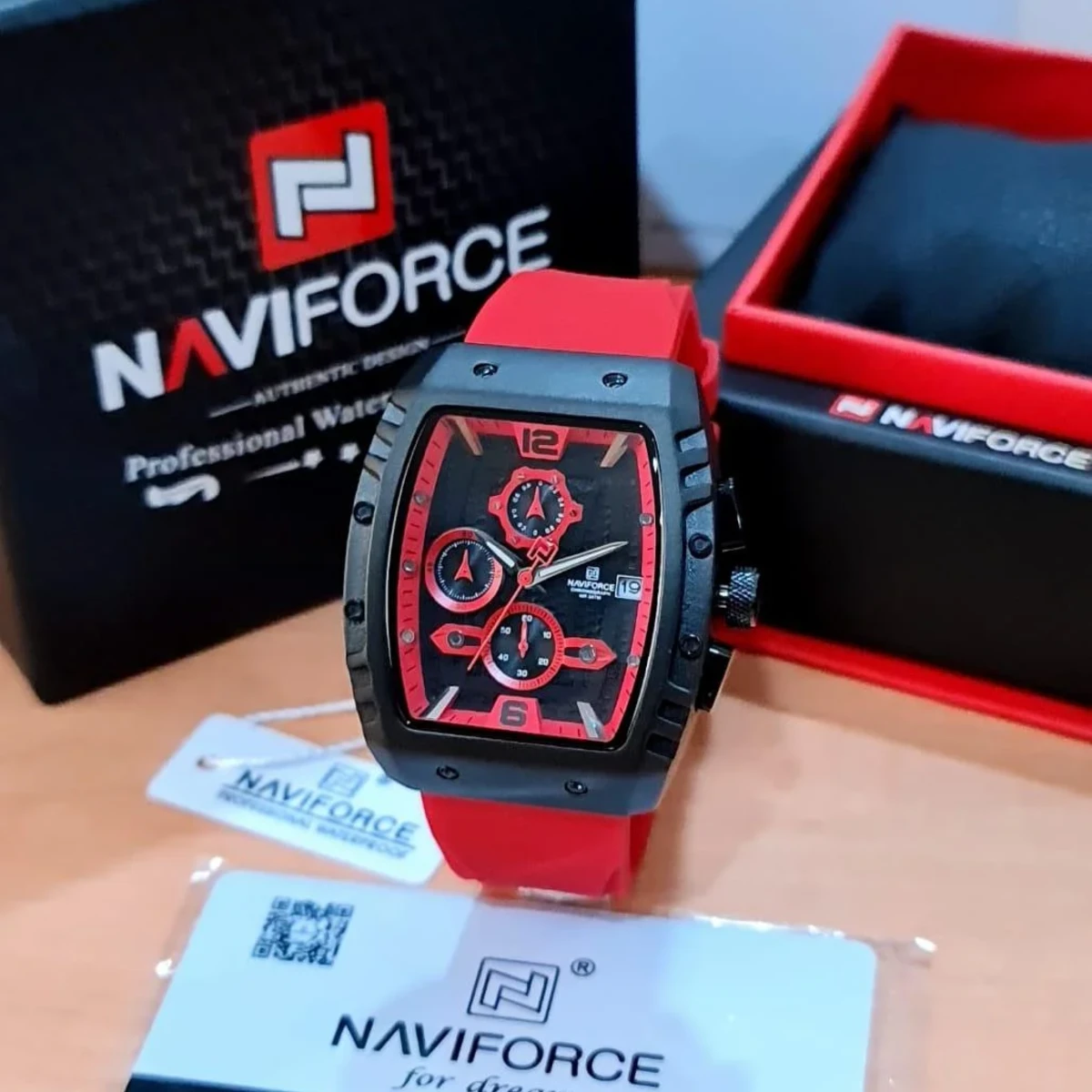 rewak-hd-8113 Montre Homme NAVIFORCE Chronographe Tonneau – Bracelet Rouge