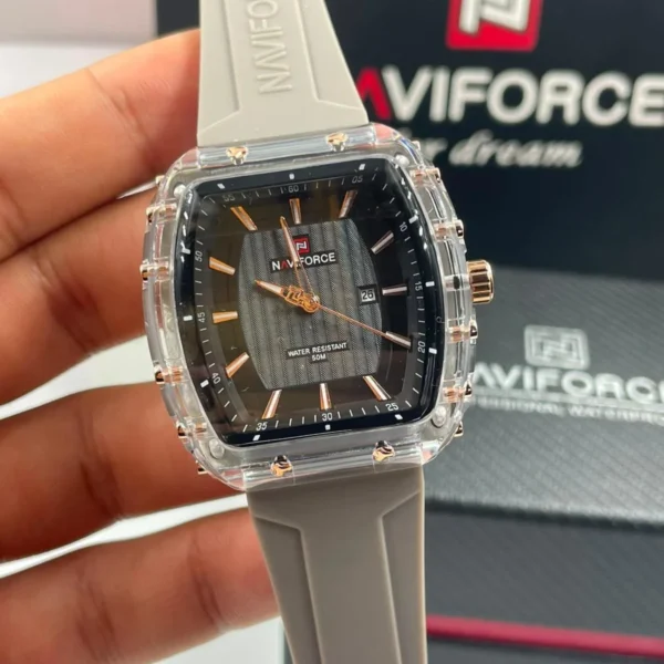 Montre Femme NAVIFORCE NF7124 Carrée – Boîtier Transparent, Bracelet Gris